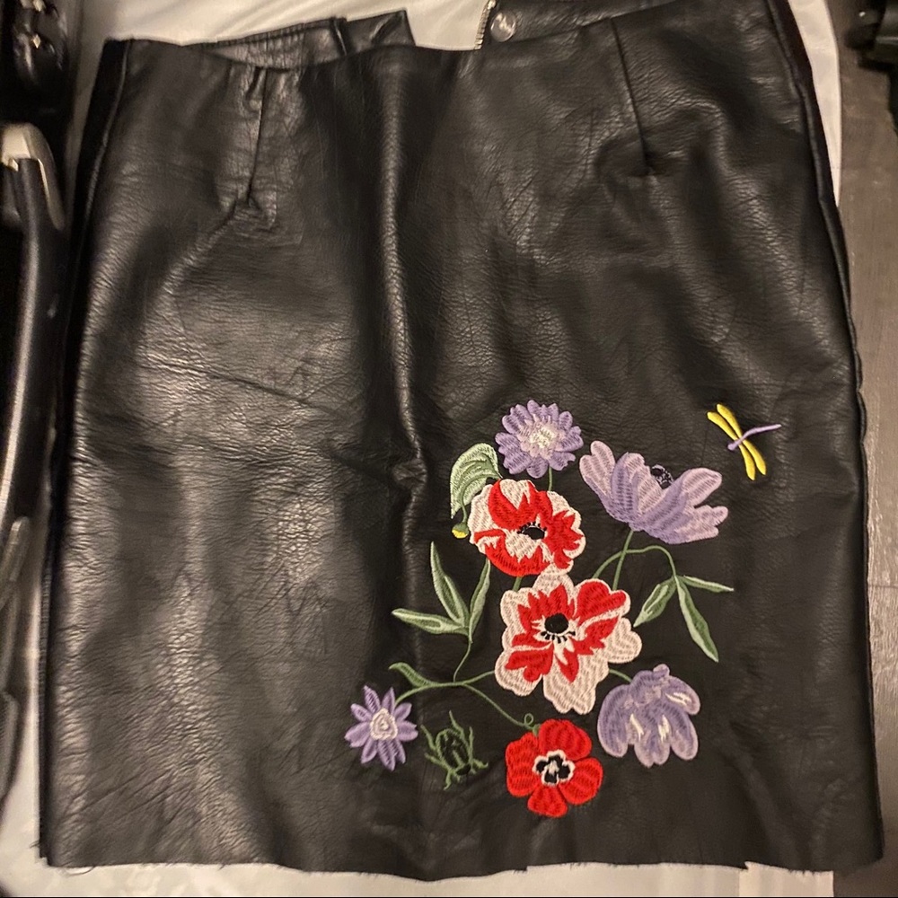 Leather skirt with floral detailing